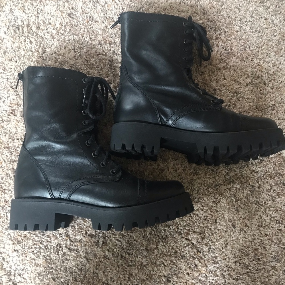 Steve Madden Womens boots size 8